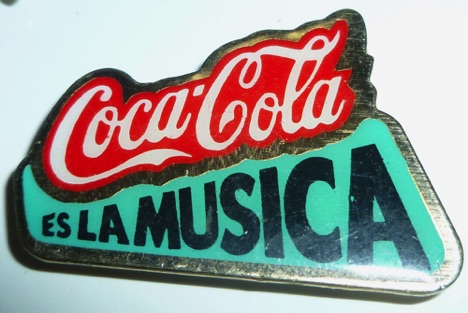 4810-1 € 2,50 coca cola pin musica.jpeg